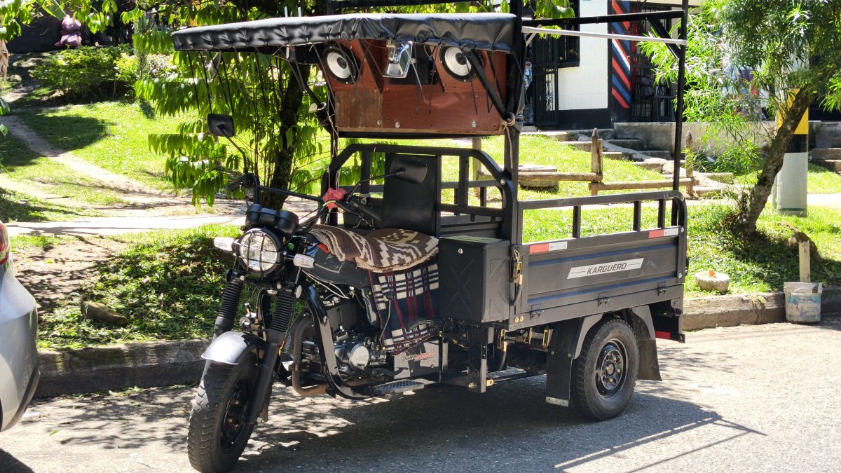MOTOCARRO ACARREOS TRASTEOS Y TRANSPORTE DE MATERIALES